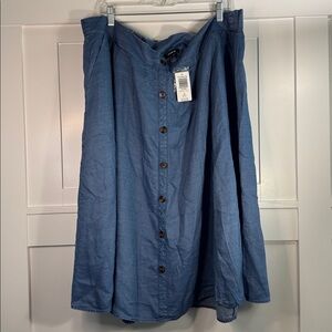 Torrid NWT Full Cotton Blue skirt with buttons